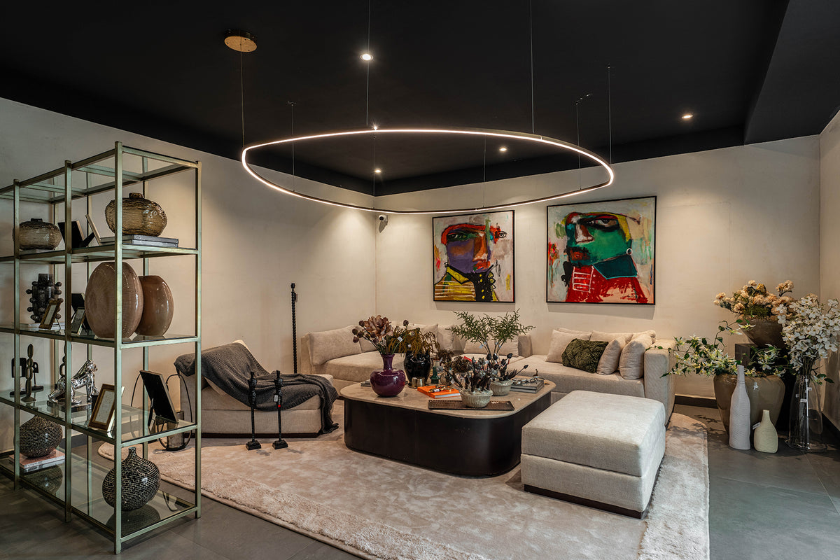 Showroom vignette
